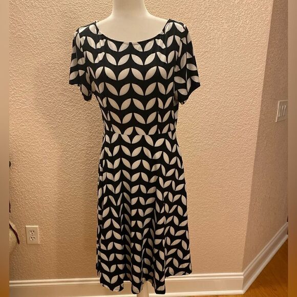 Reborn New York Dress   - Picture 2 of 12